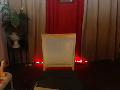 Snapshot of miss_laila_ chatting on November 13, 9:35 am miss laila online show from November 13, 9:35 am