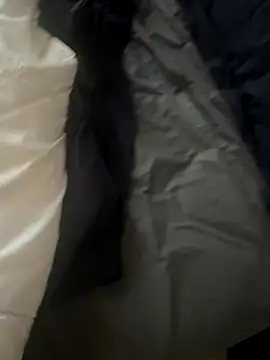 Snapshot of LesAmantsAE2 chatting on October 12, 7:10 am LesAmantsAE2 online show from October 12, 7:10 am