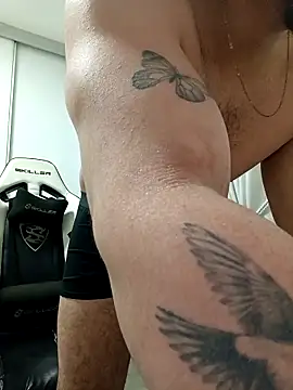 Snapshot of a23c43 chatting on February 28, 11:04 pm a23c43 online show from February 28, 11:04 pm