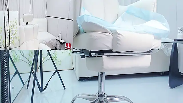 Eileen-L online show from December 20, 5:10 am