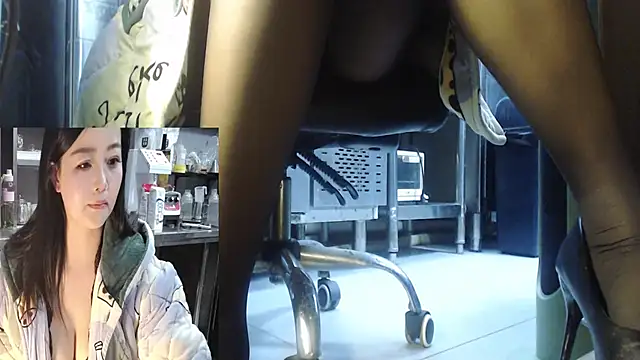 Eileen-L online show from November 26, 3:12 pm