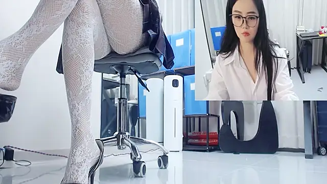 Eileen-L online show from February 5, 3:24 am