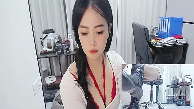 Eileen-L online show from February 12, 3:28 am