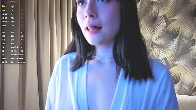 Snapshot of Honeey_Beee chatting on September 12, 7:13 pm Honeey Beee online show from September 12, 7:13 pm