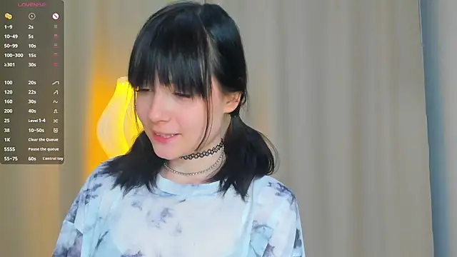 Snapshot of Honeey_Beee chatting on September 23, 7:43 pm Honeey Beee online show from September 23, 7:43 pm