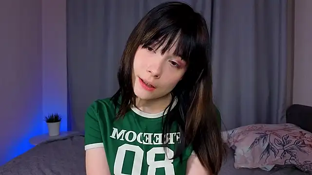 Snapshot of Honeey_Beee chatting on October 23, 4:05 pm Honeey Beee online show from October 23, 4:05 pm