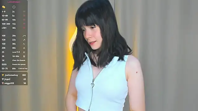Snapshot of Honeey_Beee chatting on September 24, 7:20 pm Honeey Beee online show from September 24, 7:20 pm