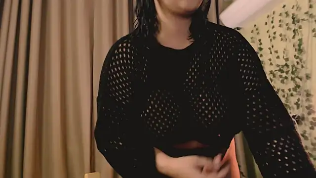 Snapshot of HoneyBroownie chatting on November 17, 10:03 pm HoneyBroownie online show from November 17, 10:03 pm