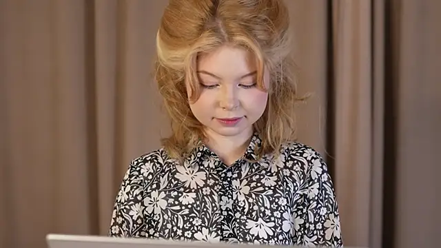 Stella Vanila online show from October 7, 12:33 am