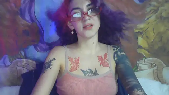 Snapshot of peetitefairy chatting on January 17, 2:15 am peetitefairy online show from January 17, 2:15 am