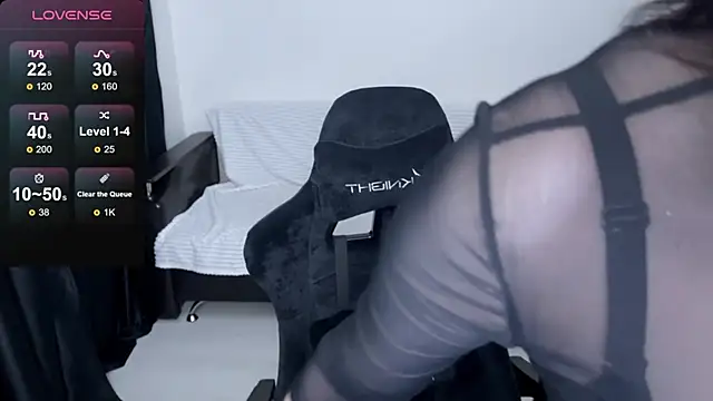 Snapshot of Sunshine_J chatting on October 29, 12:53 am Sunshine J online show from October 29, 12:53 am