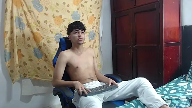 Snapshot of alice_julls chatting on June 3, 4:33 pm alice julls online show from June 3, 4:33 pm
