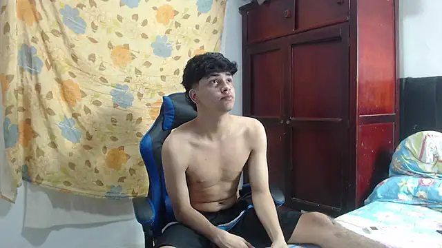 Snapshot of alice_julls chatting on June 7, 8:25 pm alice julls online show from June 7, 8:25 pm