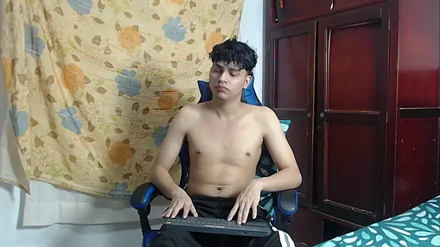 Snapshot of alice_julls chatting on June 25, 6:13 pm alice julls online show from June 25, 6:13 pm