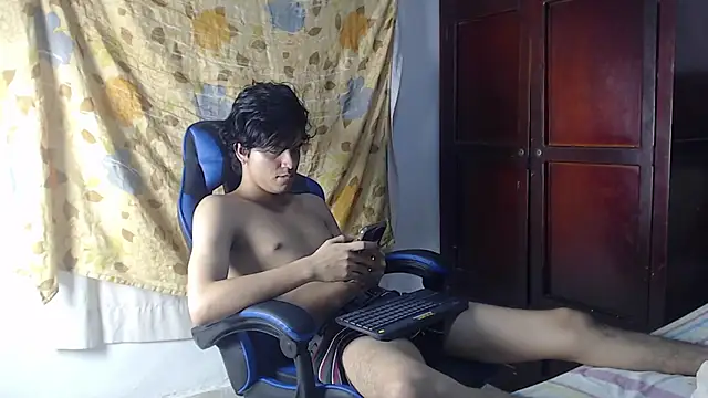 alice julls online show from May 17, 8:31 pm