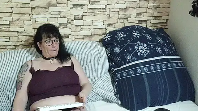 honey47 online show from February 9, 7:56 pm