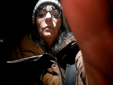 honey47 online show from January 6, 4:44 pm