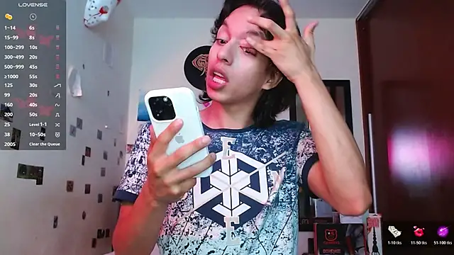 DannyPhantom555 online show from October 25, 1:23 pm