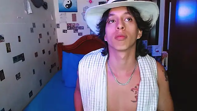 DannyPhantom555 online show from March 16, 10:23 pm