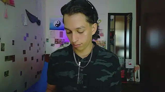 DannyPhantom555 online show from April 7, 9:05 pm