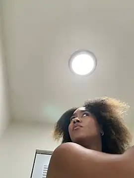 LuckyKhloe online show from May 26, 12:47 pm