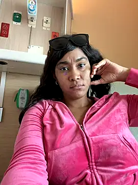 Snapshot of LuckyKhloe chatting on October 5, 6:31 pm LuckyKhloe online show from October 5, 6:31 pm