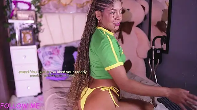 hannachris- online show from April 4, 12:28 am