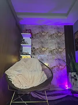 hannachris- online show from December 15, 11:10 pm