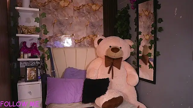 hannachris- online show from May 9, 12:25 am