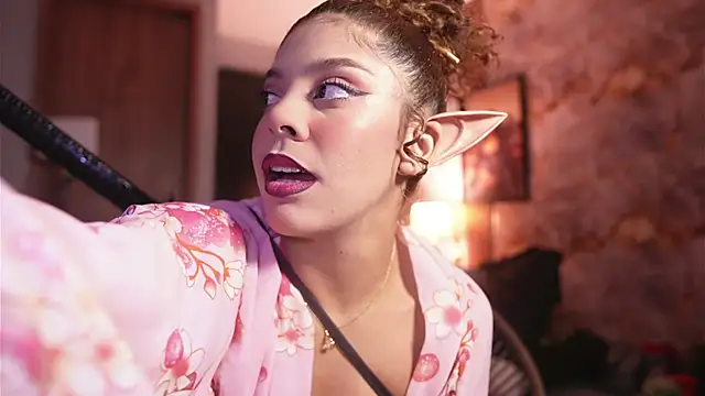 hannachris- online show from December 1, 11:05 pm