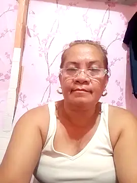 Snapshot of vickyhot1966 chatting on October 18, 4:25 am vickyhot1966 online show from October 18, 4:25 am