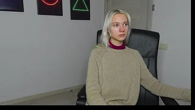 Snapshot of Laura_Chaplin chatting on October 15, 12:46 pm Laura Chaplin online show from October 15, 12:46 pm