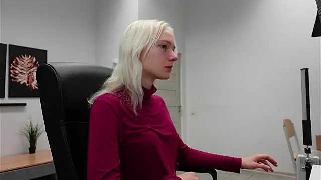 Snapshot of Laura_Chaplin chatting on September 20, 5:56 am Laura Chaplin online show from September 20, 5:56 am