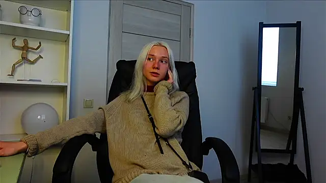 Snapshot of Laura_Chaplin chatting on September 24, 2:23 pm Laura Chaplin online show from September 24, 2:23 pm