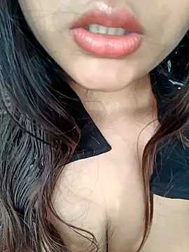 Hott Muskan online show from January 18, 11:02 am