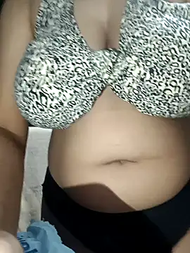 Hott Muskan online show from December 15, 6:36 pm