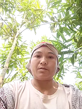 Snapshot of Love-Mama33 chatting on December 2, 2:34 am Love-Mama33 online show from December 2, 2:34 am