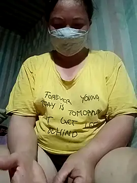 Snapshot of Love-Mama33 chatting on February 27, 1:44 pm Love-Mama33 online show from February 27, 1:44 pm