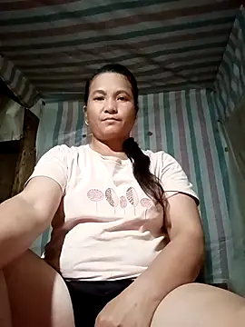 Snapshot of Love-Mama33 chatting on November 5, 12:30 pm Love-Mama33 online show from November 5, 12:30 pm