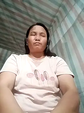 Snapshot of Love-Mama33 chatting on October 25, 1:23 pm Love-Mama33 online show from October 25, 1:23 pm