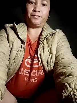 Snapshot of Love-Mama33 chatting on February 17, 10:51 pm Love-Mama33 online show from February 17, 10:51 pm