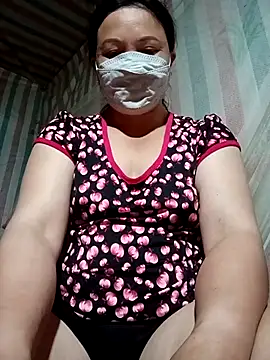 Snapshot of Love-Mama33 chatting on February 25, 12:49 pm Love-Mama33 online show from February 25, 12:49 pm