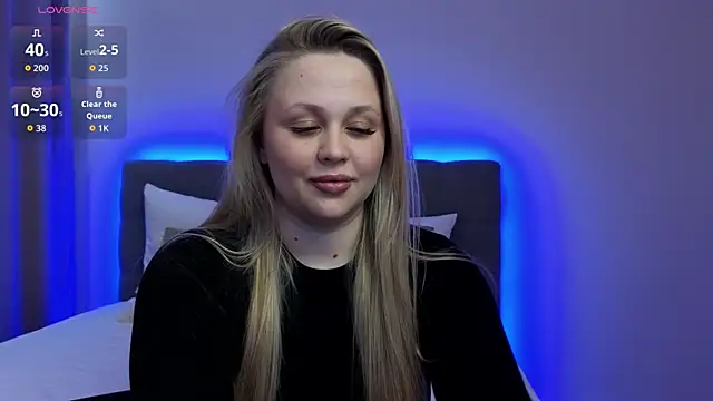 Snapshot of Estella_Elwood chatting on October 18, 4:31 pm Estella Elwood online show from October 18, 4:31 pm