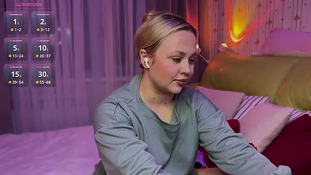 Estella Elwood online show from February 19, 4:59 pm