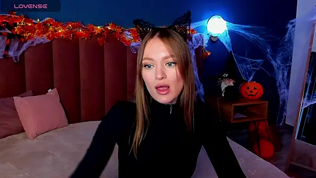 Snapshot of EvelynPoole chatting on October 24, 1:37 am EvelynPoole online show from October 24, 1:37 am