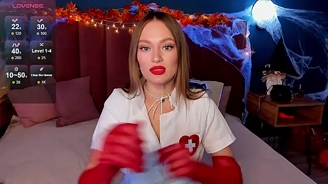 Snapshot of EvelynPoole chatting on November 1, 1:34 am EvelynPoole online show from November 1, 1:34 am