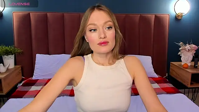 EvelynPoole online show from December 19, 1:42 am