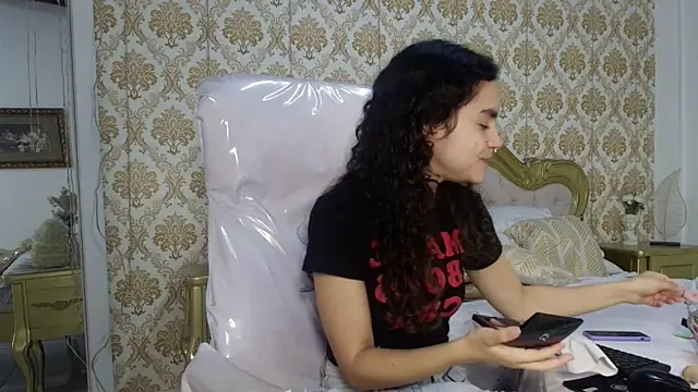 JessB  online show from November 11, 6:14 pm