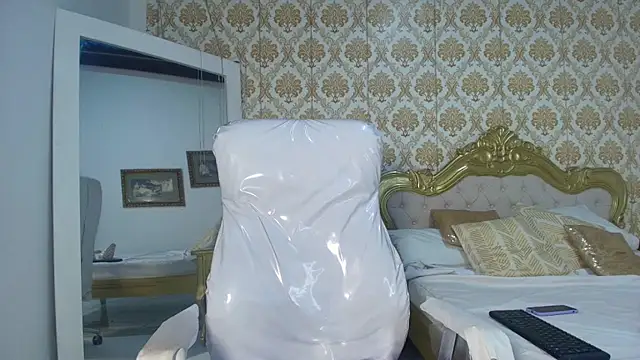 JessB  online show from November 8, 8:01 pm