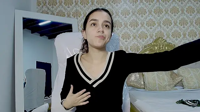 JessB  online show from October 4, 7:37 pm